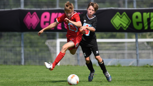 Steiermark, Niederösterreich, Wien und Vorarlberg stehen im Halbfinale der 44. Sparkasse Schülerliga Bundesmeisterschaft Fußball