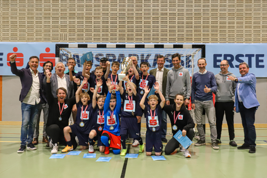 Christian-Doppler-Gymnasium ist Futsal-Bundesmeister der Sparkasse-Schülerliga | Im 6-Meter-Schießen behalten die Salzburger erneut die Nerven 